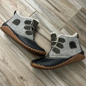 Sorel Women’s Waterproof Boots Size 10